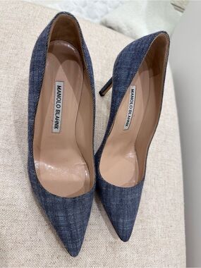 Manolo Blahnik Denim-Look Pointed Toe Pumps in Blue